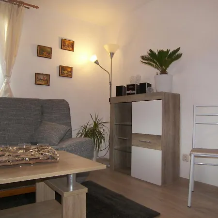 Vincent Mit Terrasse, Grill & Wlan 泽姆平