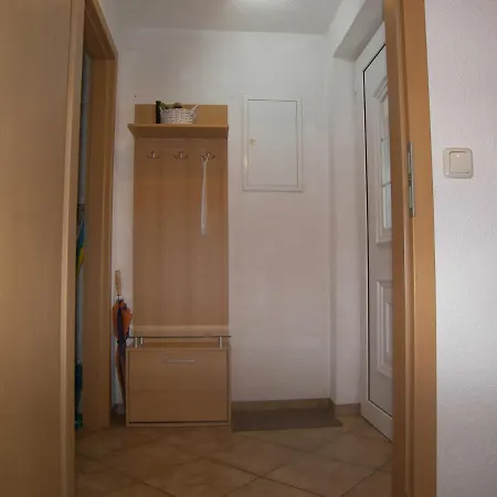 Vincent Mit Terrasse, Grill & Wlan 公寓 泽姆平