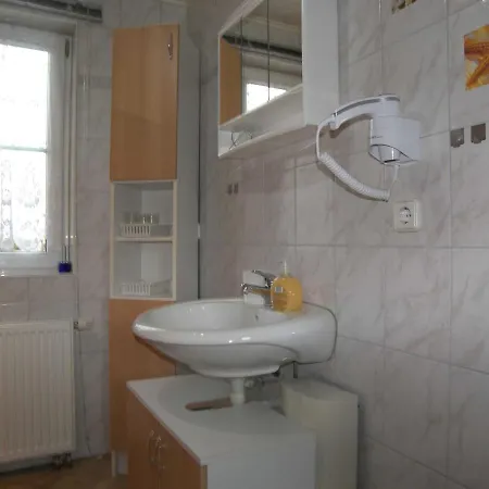 Vincent Mit Terrasse, Grill & Wlan 泽姆平